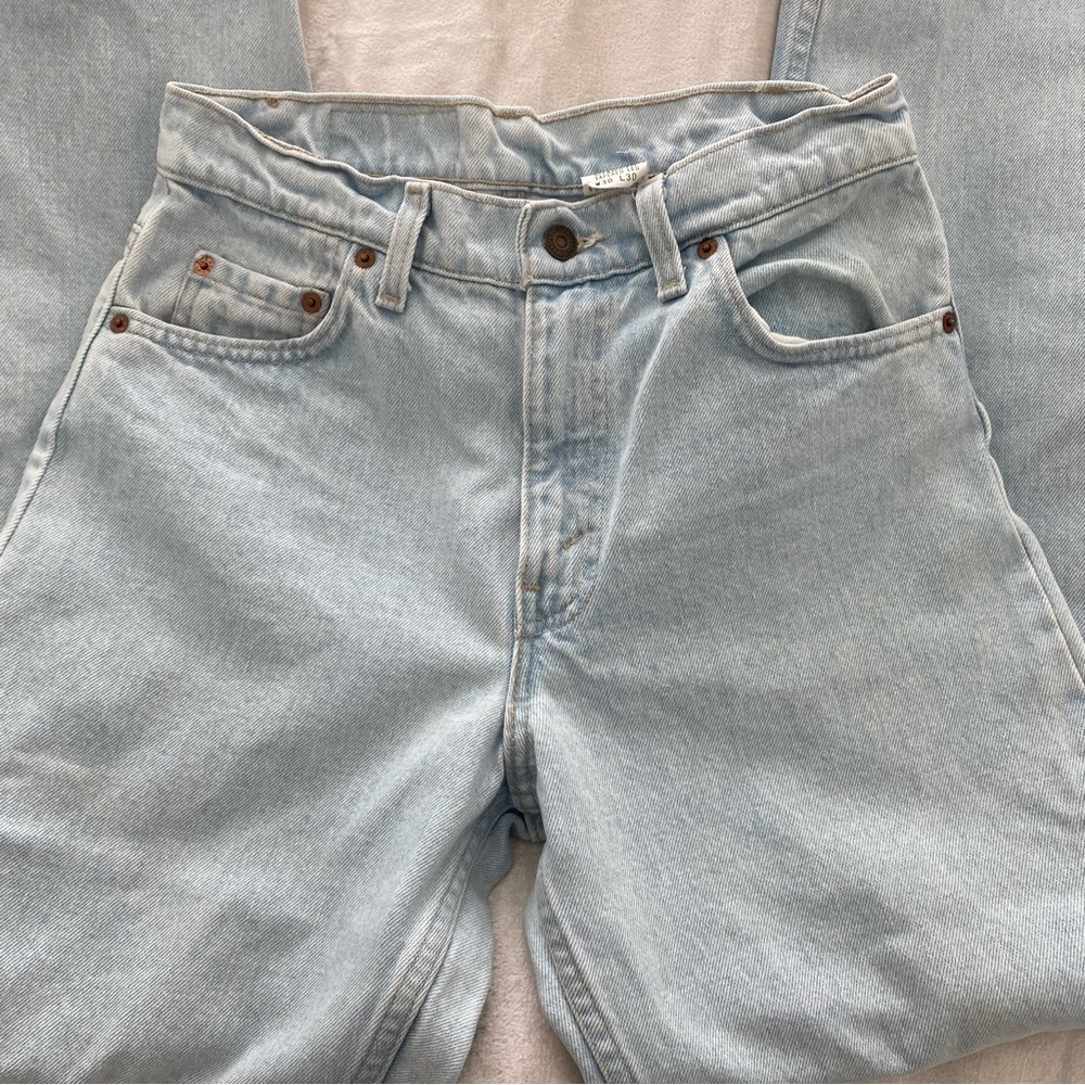 ❌SOLD❌ Vintage Levi’s 550 Relaxed Fit Tapered Legs Light Blue | Size 30”